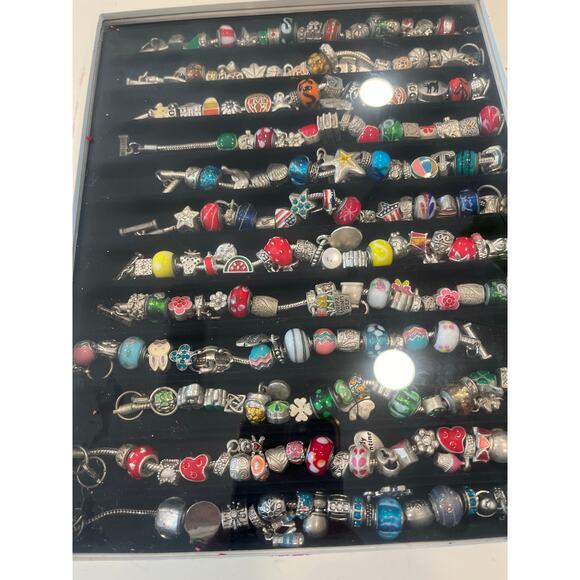 Willabee And Ward Charm Bracelet Set & Case Monthly Holidays Danbury Mint K8 - Picture 2 of 5